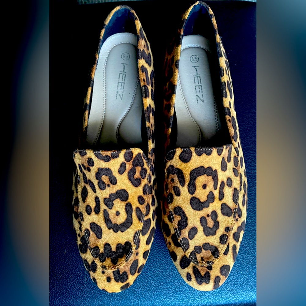 Women’s leopard loafers 8.5